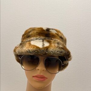 Chic Faux Fur Bucket Hat in Brown and Cream